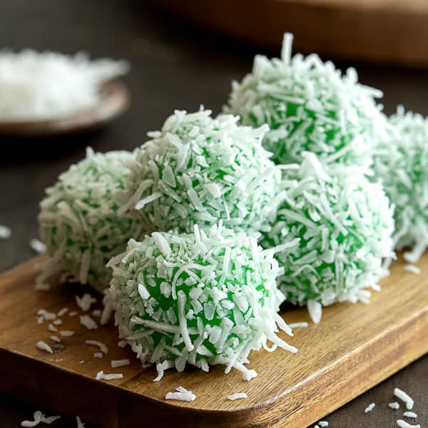 Resep Kue Klepon – Kue Tradisional Indonesia yang Kenyal dan Manis