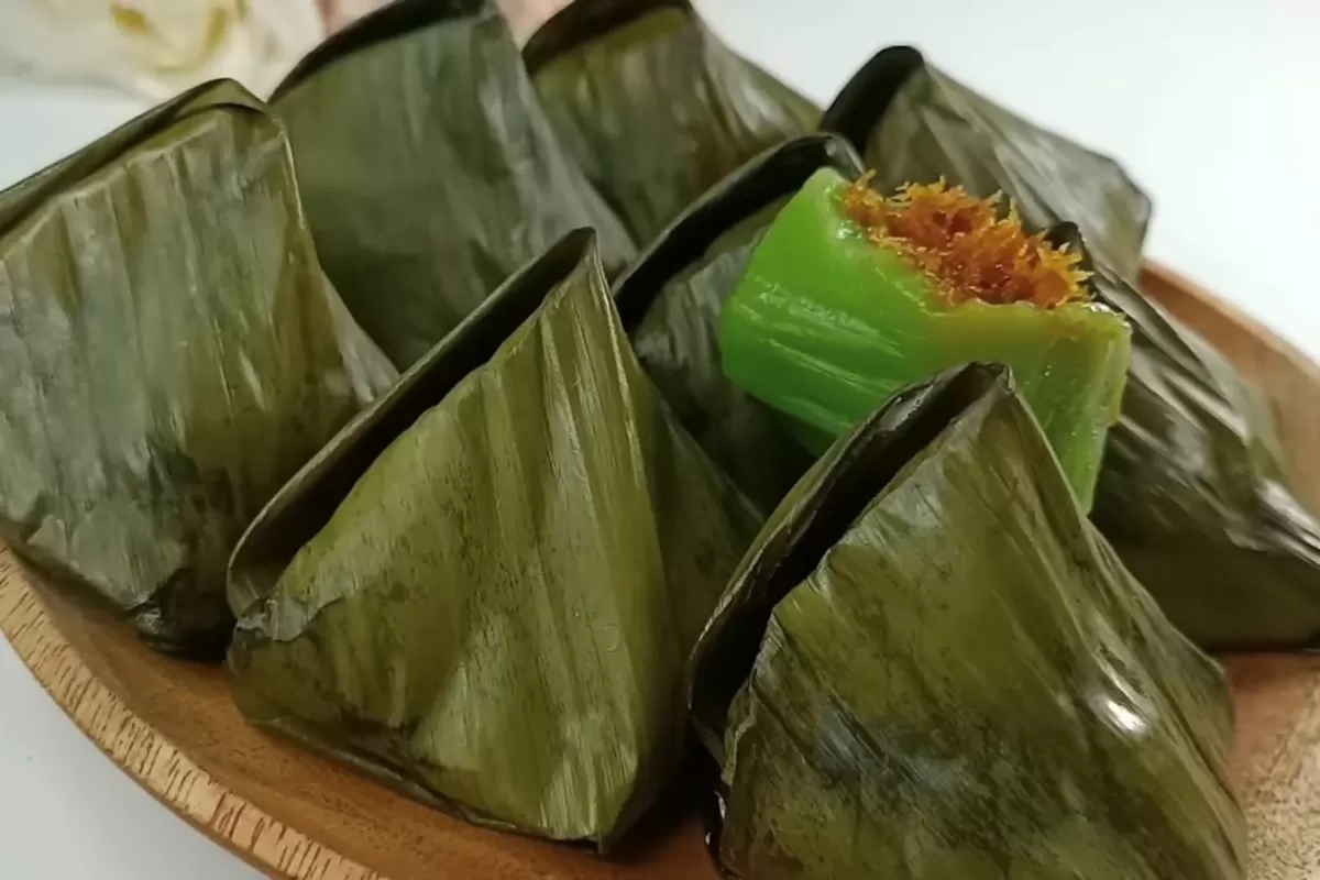 Otentik Kue Koci: Kue Ketimun Isi Kelapa Gula Merah