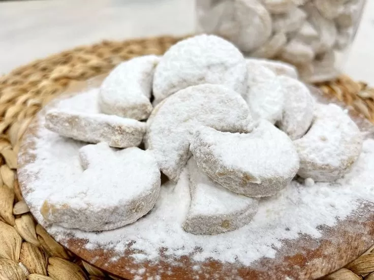 Resep Kue Putri Salju Khas Yogyakarta: Lembut dan Manis Berlapis Gula